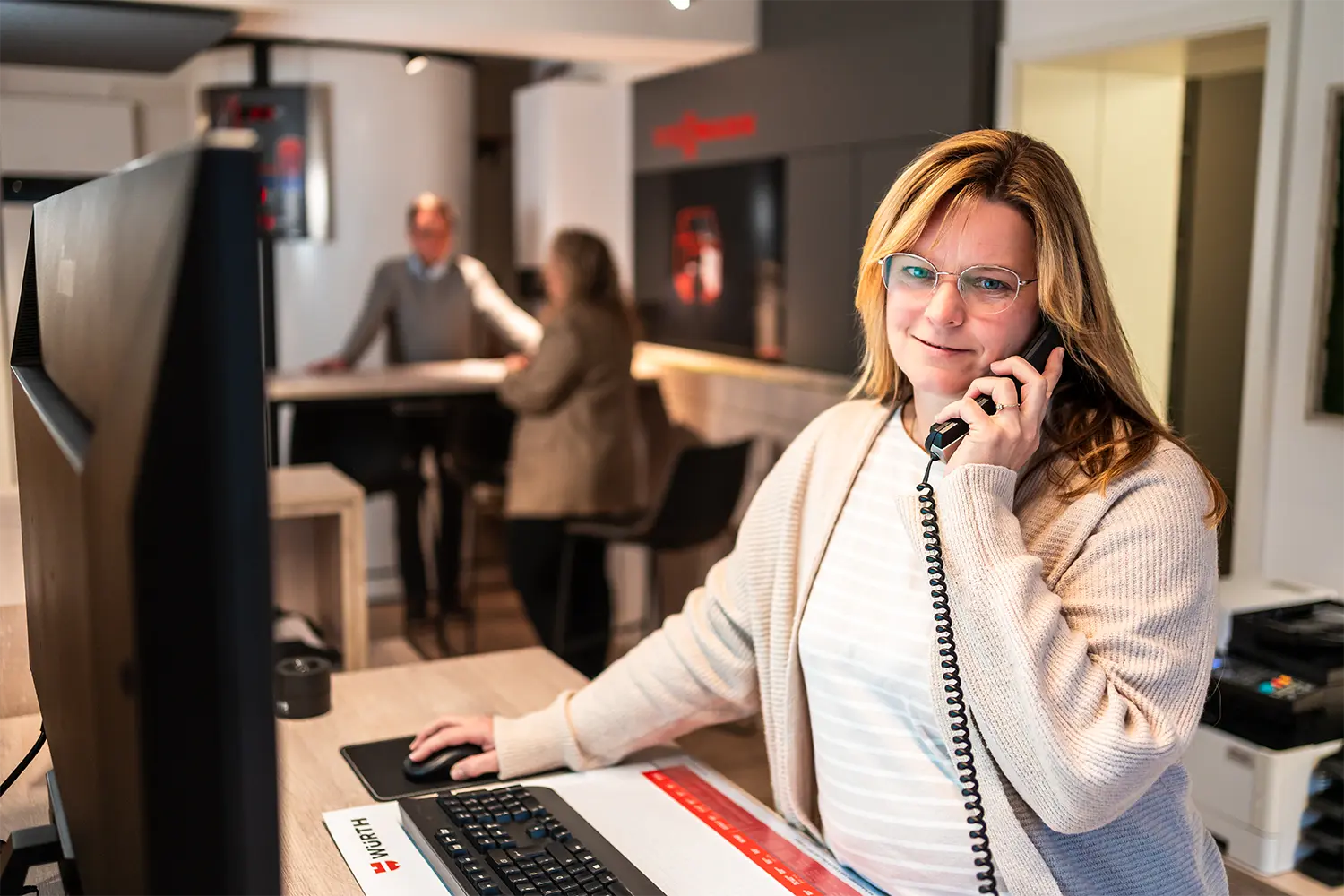 Heisse Mitarbeiterin Telefon Mitarbeiterin Telefon